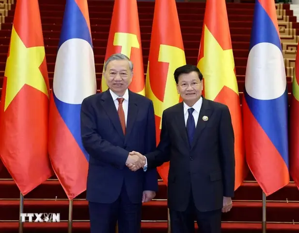 Thaăm Quan Bằng Xe Ô Tô Đến Thủ Đô Lào