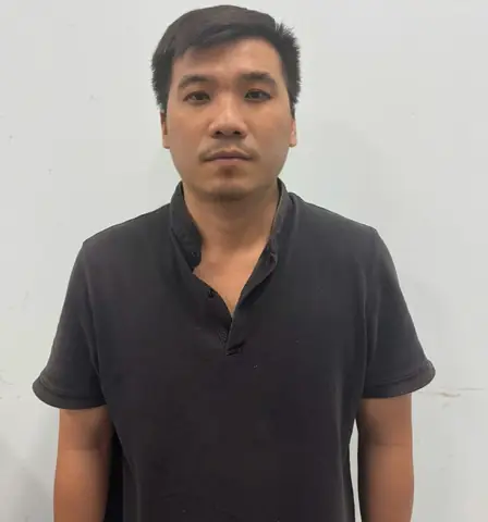 Thanh Niên Đập Gương Xe Ô Tô
