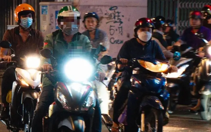Thay Bóng Đèn Xe Ô Tô Có Bị Phạt Không