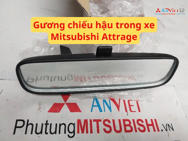 Thấy Gương Chiếu Hậu Trong Xe Ô Tô