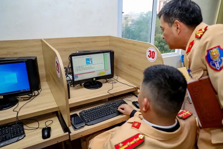Thi Lái Xe Ô Tô Con Lý Thuyết