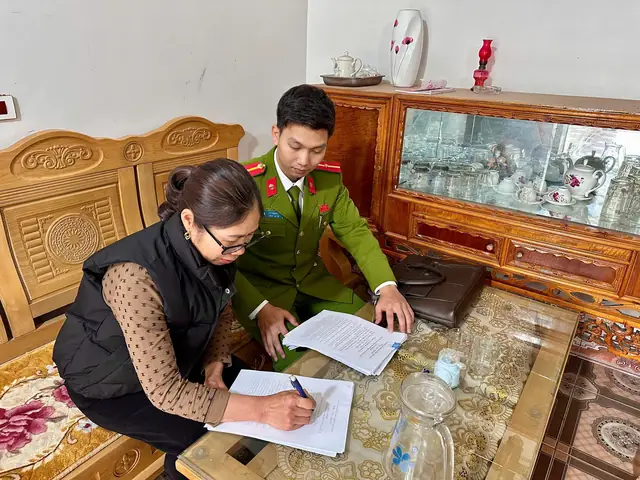 Thôn Bạch Xá Đốt Xe Ô Tô
