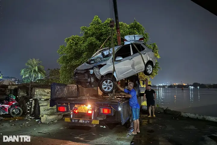 Trang Trí Sau Xe Ô Tô Nữ Lái