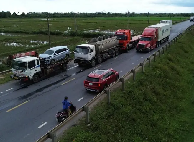 Tranh Xe Ô Tô Tren Duong