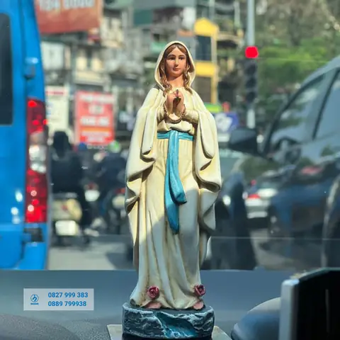 Tượng Chúa Để Xe Ô Tô
