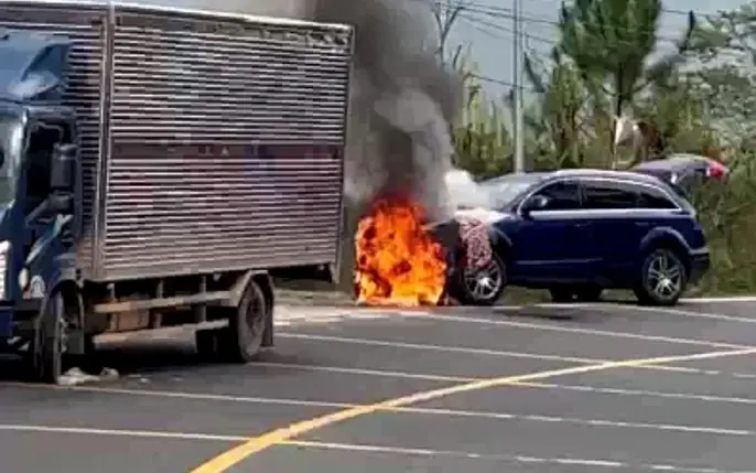 Vụ Chay Xe Ô Tô Mới Nhất