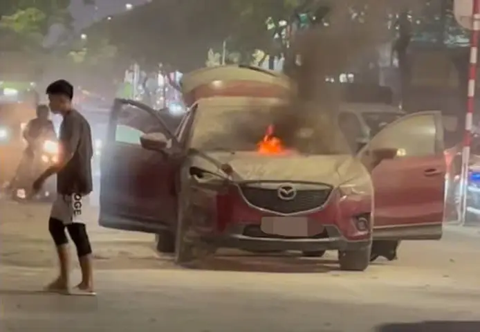 Vụ Cháy Xe Ô Tô Ở Hà Nội