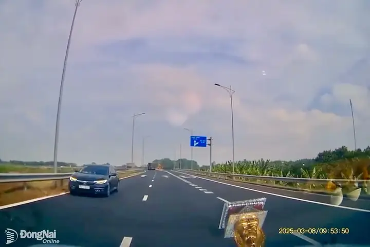Xe Ô Tô 5 Chỗ Chạy Dầu