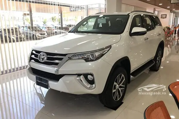 Xe Ô Tô 7 Chỗ Máy Dầu
