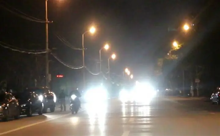 Xe Ô Tô Bị Sáng Đèn Sau