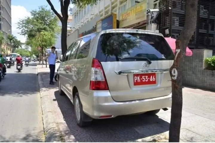 Xe Ô Tô Biển Đỏ