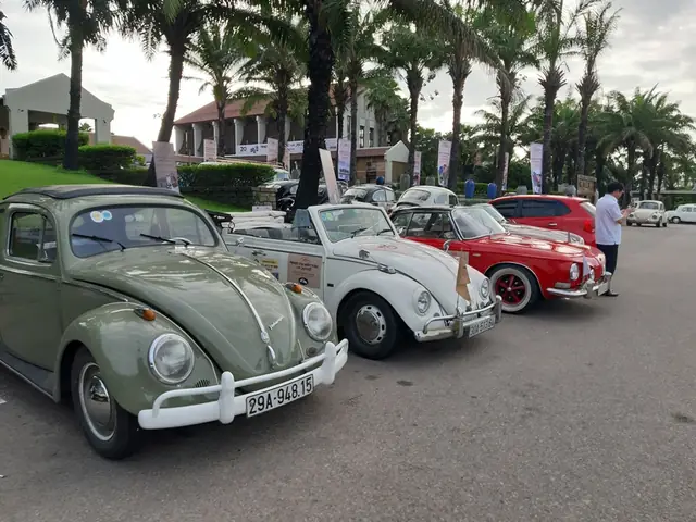 Xe Ô Tô Cổ Việt Nam