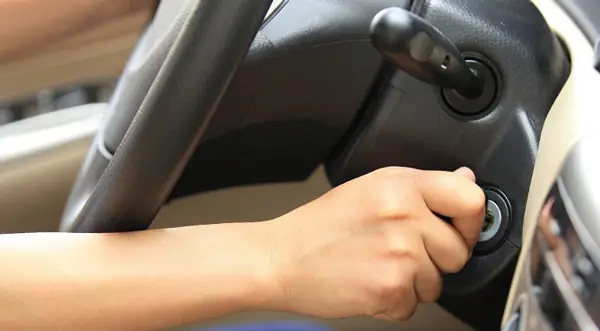 Xe Ô Tô Đề Kêu Tạch Tạch