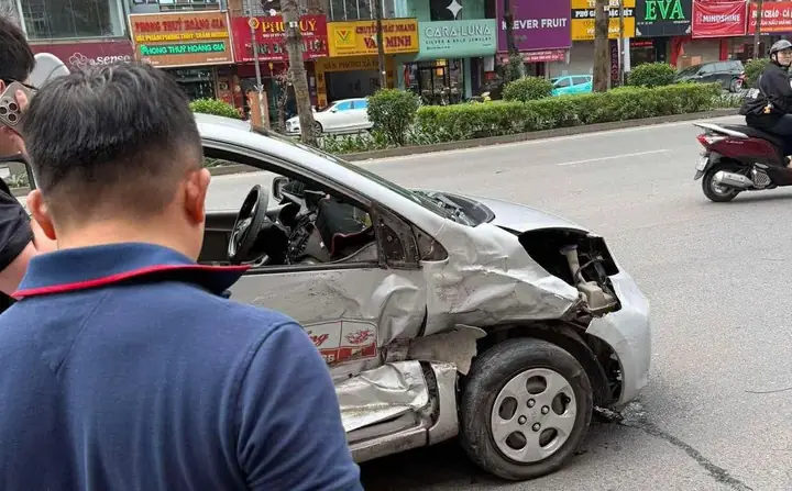 Xe Ô Tô Gây Tai Nạn Rồi Bỏ Chạy
