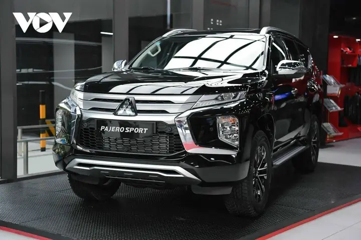 Xe Ô Tô Mitsubishi 7 Chỗ Máy Dầu