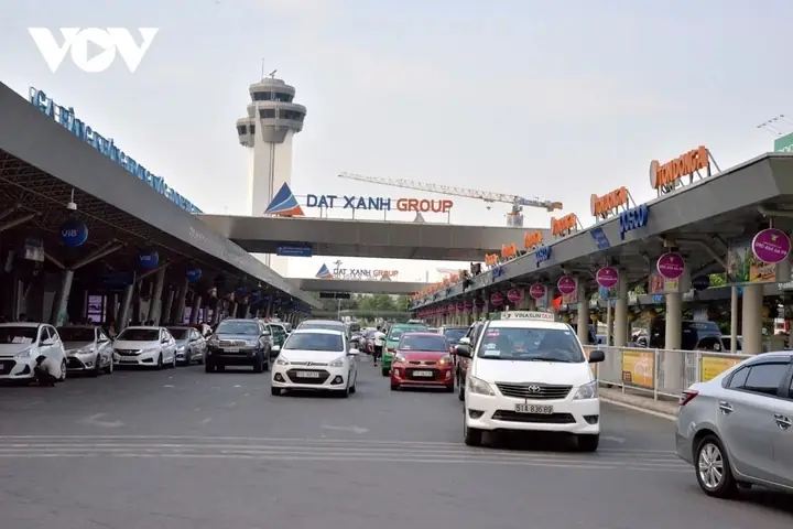 Xe Ô Tô Ra Sân Bay Nội Bài