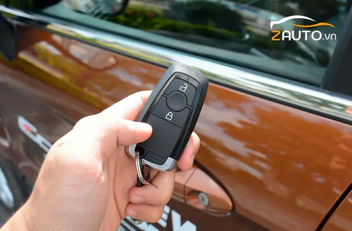 Xe Ô Tô Tự Khóa Cửa
